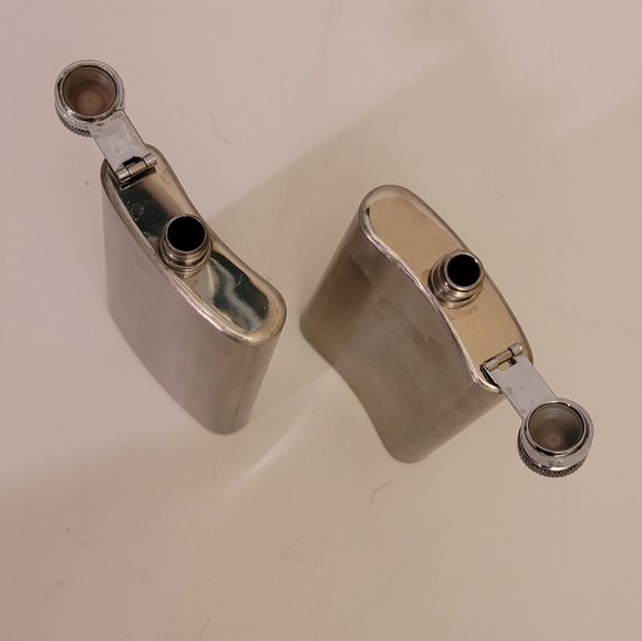 Flasks (2) Stainless steel. 5 oz. 5"x3" GUC. - Picture 5 of 5